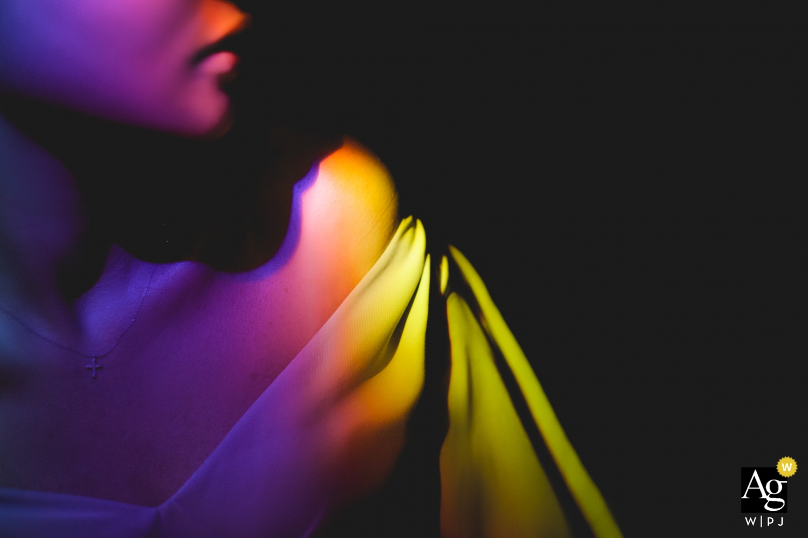 Photo by: <a href="https://www.wpja.com/photos/artistic-wedding-photographers-details/2302161">Andy Ren - Changsha Hunan artistic wedding photography detail shot with prism colors