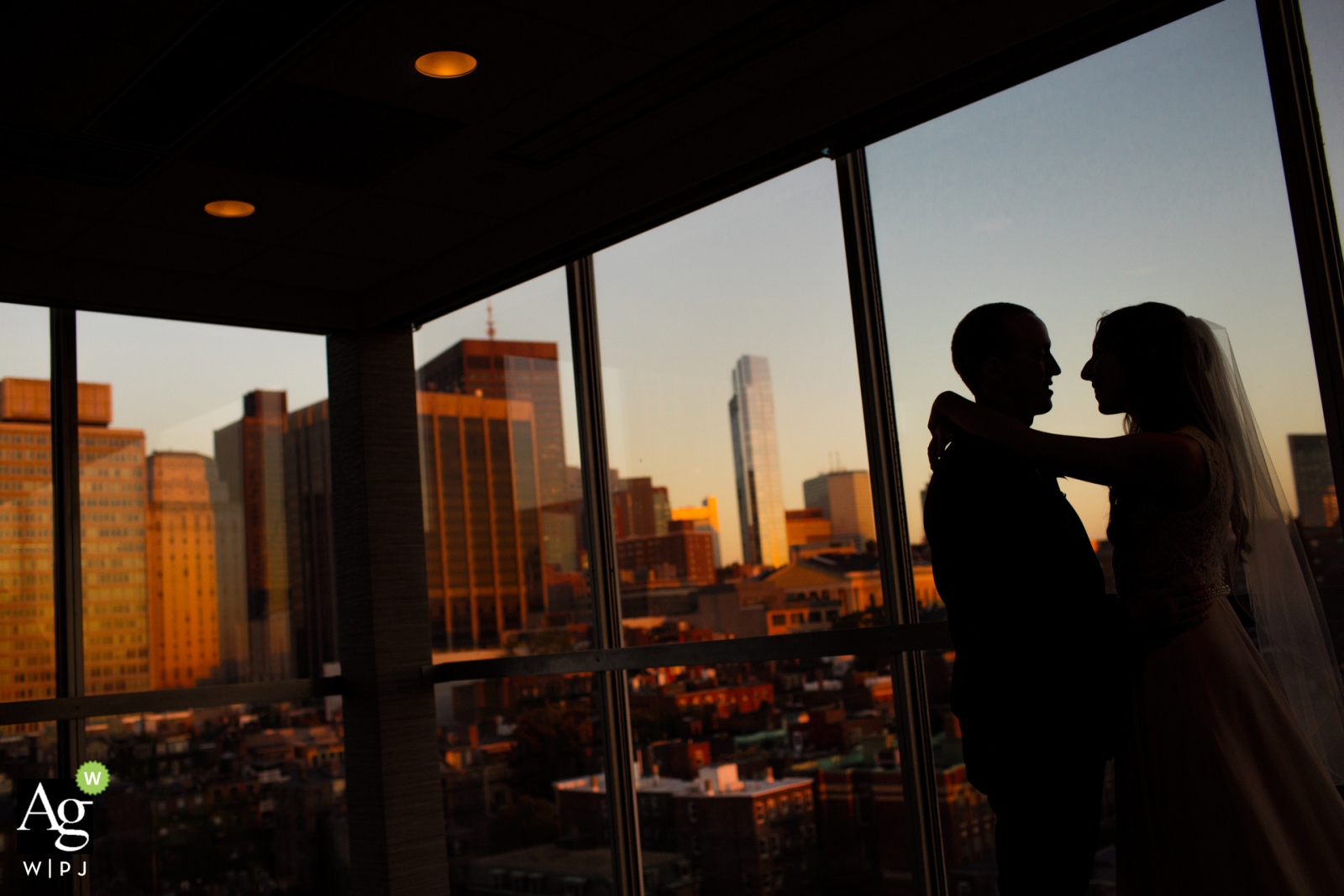 Foto di: <a href="https://www.wpja.com/photos/artistic-wedding-photographers-wedding-day-portrait/2334076"> Kevin Trimmer - Providence Rhode Island Kevin Trimmer è un fotografo di matrimoni artistico per Rhode Island
