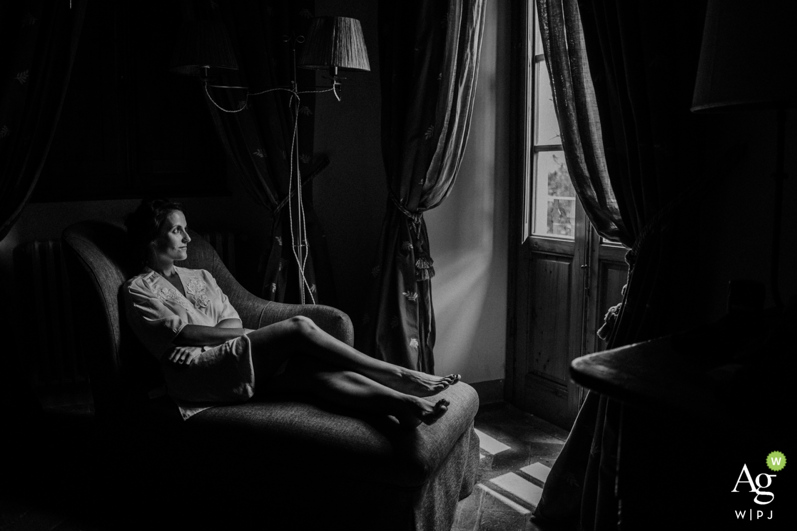 Foto por: <a href="https://www.wpja.com/photos/artistic-wedding-photographers-wedding-day-portrait/2371941"> Federico Pannacci - Castelnuovo Berardenga Siena Foto artística de la boda durante la sesión de retratos de Siena con una novia antes de la boda - pensamientos de la novia antes del matrimonio