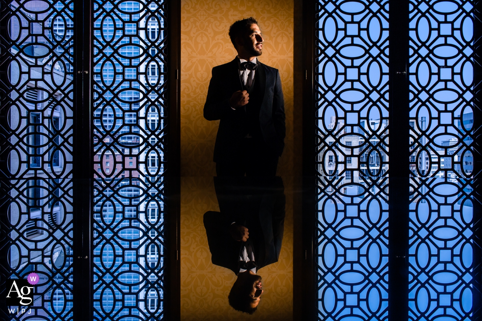Foto di: <a href="https://www.wpja.com/photos/artistic-wedding-photographers-portrait/2384031"> Tanya Parada - Los Angeles California Ritratto dello sposo di giorno delle nozze del club atletico di Los Angeles
