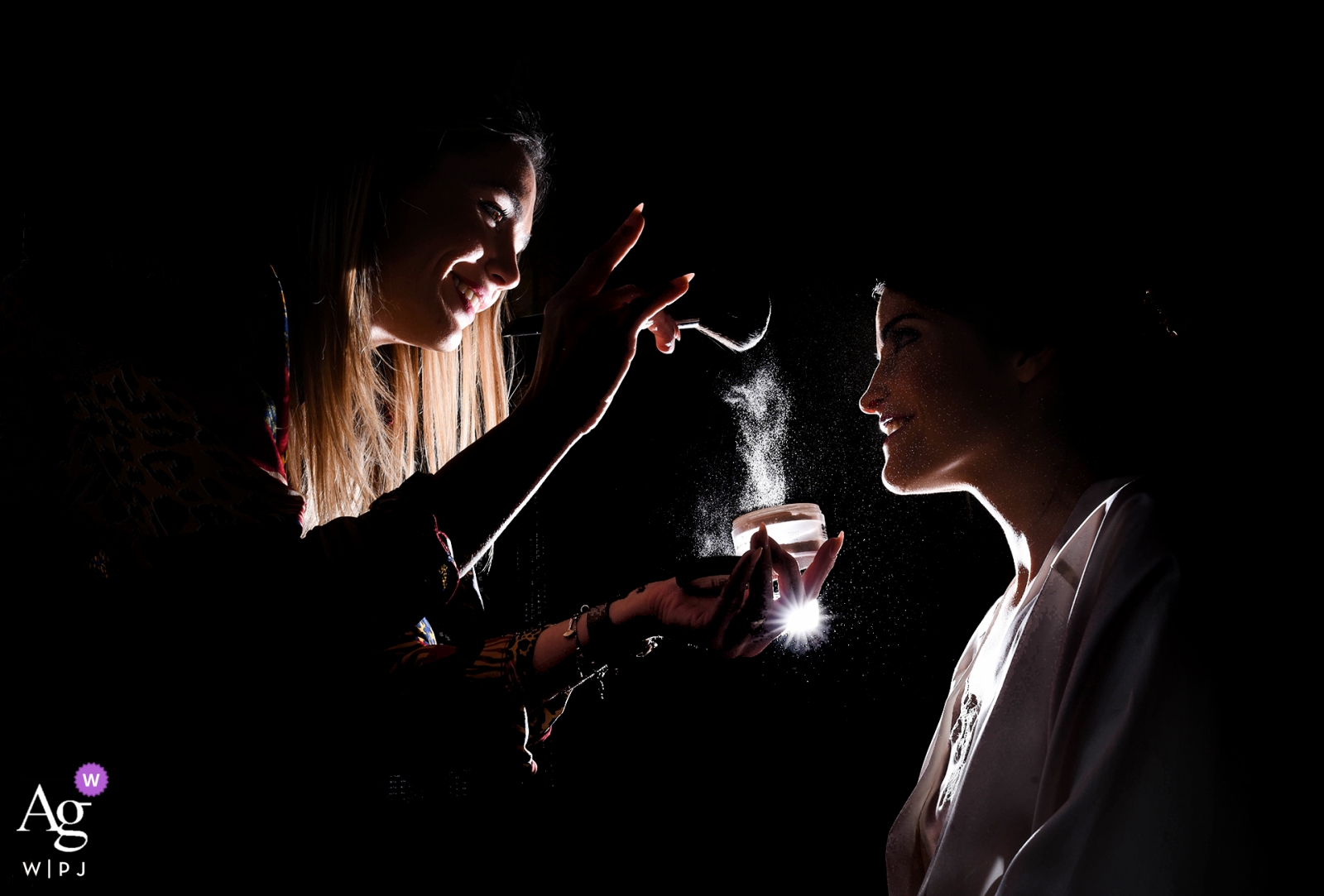 Photo prise par: <a href="https://www.wpja.com/photos/artistic-wedding-photographers/2436276"> Eduardo Blanco - Águilas Murcia Photographe de mariage Almería | Maison de la mariée avec maquillage et lumière de la jante