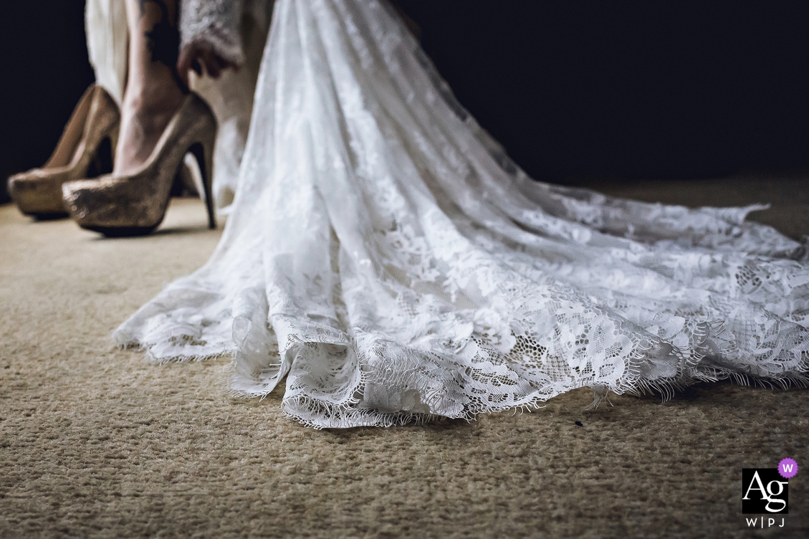 Photo by: <a href="https://www.wpja.com/photos/artistic-wedding-photographers/2449121">Qi Xiang - Nanping Hotel Preparation process wedding photography | getting ready details of the brides shoes and dress