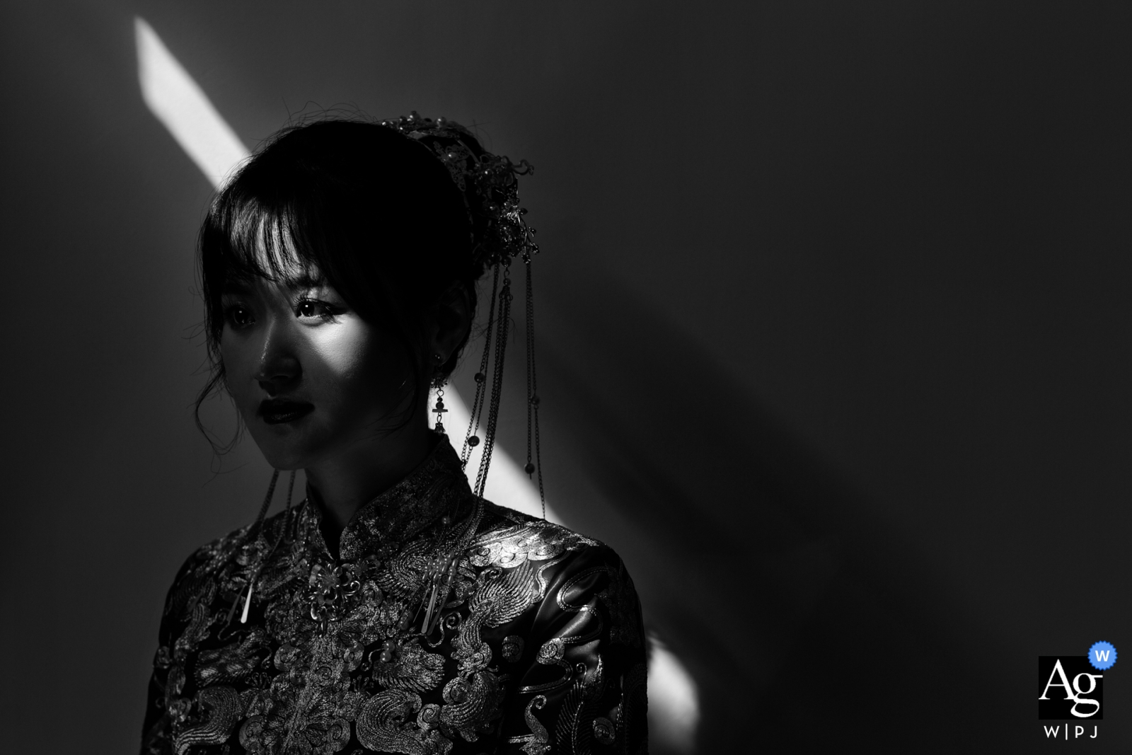 Photo by: <a href="https://www.wpja.com/photos/artistic-wedding-photographers/2453686">Joy Qin - Longyan Fujian, China wedding photography | Wedding Day Portrait of the bride in black-and-white