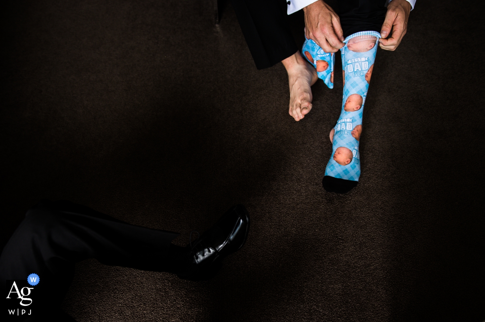 Foto von: <a href="https://www.wpja.com/photos/artistic-wedding-photographers/2454226"> Jiake Yang - Melbourne Victoria Victoria-AU Hochzeit Detailfotos - der Bräutigam und seine Socken