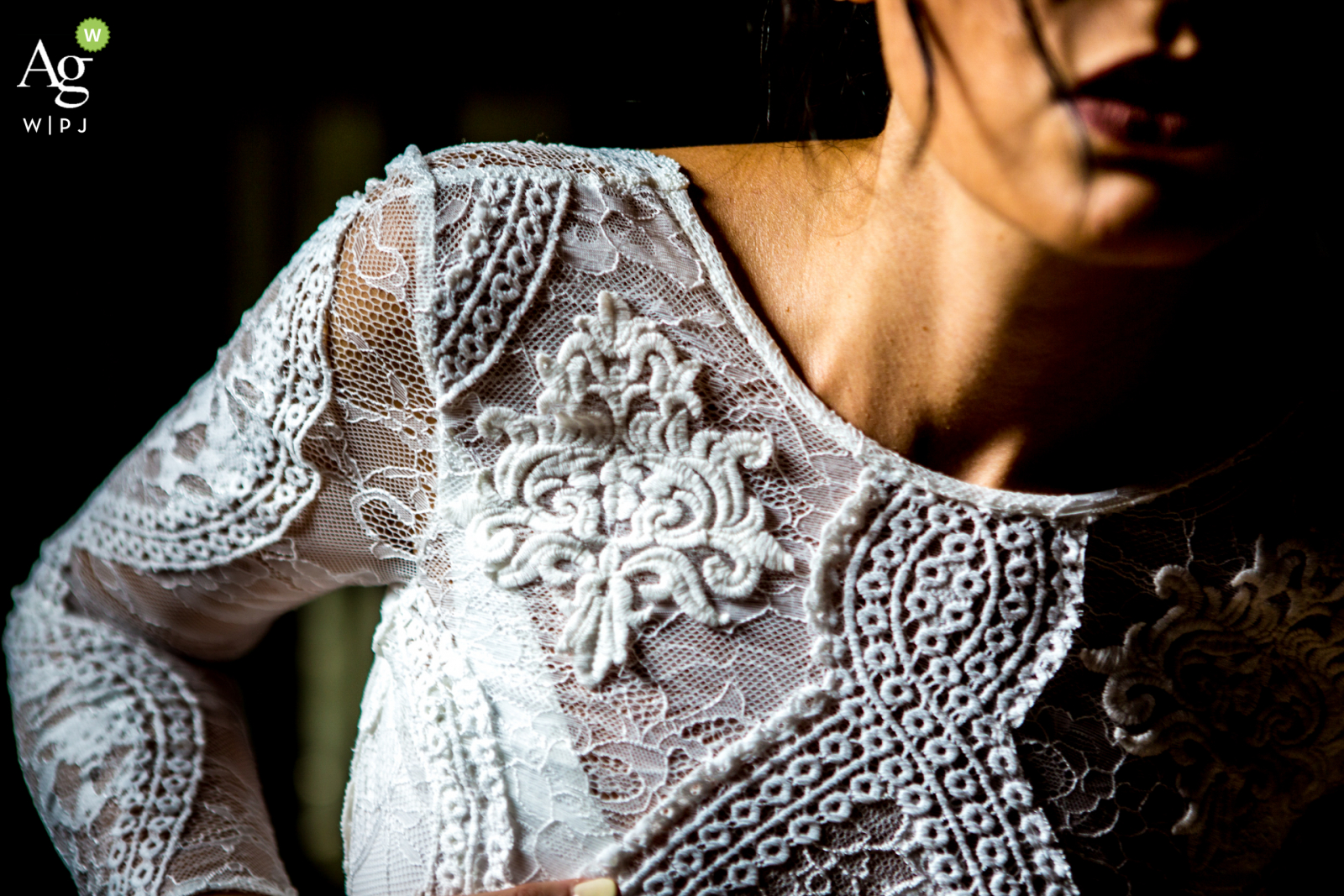 Foto della location del matrimonio di Villa Gioia Grande dell'abito in pizzo della sposa