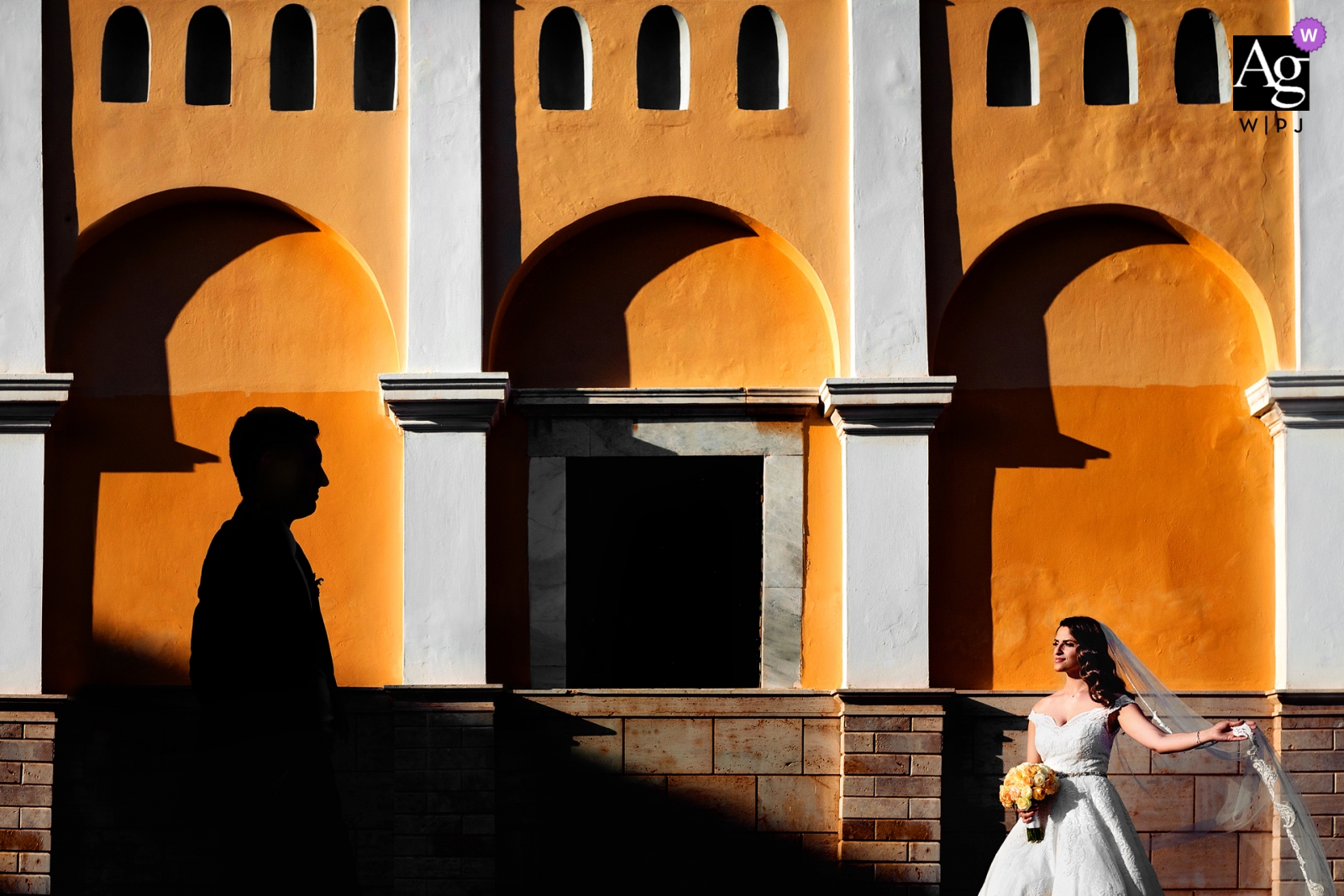 Foto: <a href="https://www.wpja.com/photos/artistic-wedding-photographers/2526261"> Elena Haralabaki - Nea Ionia Attica Kalymnos, Griechenland Hochzeit Porträt von Braut & Bräutigam in Licht & Schatten