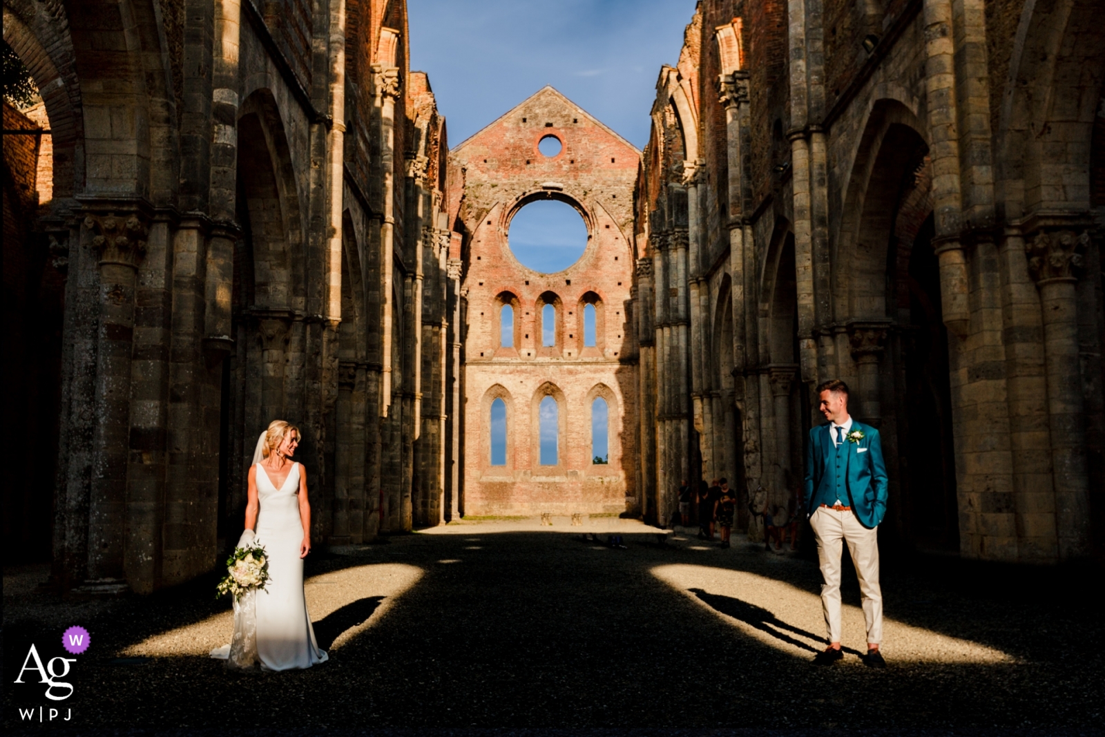 Hochzeitsporträt San Galmo Abbey einer Braut und des Bräutigams