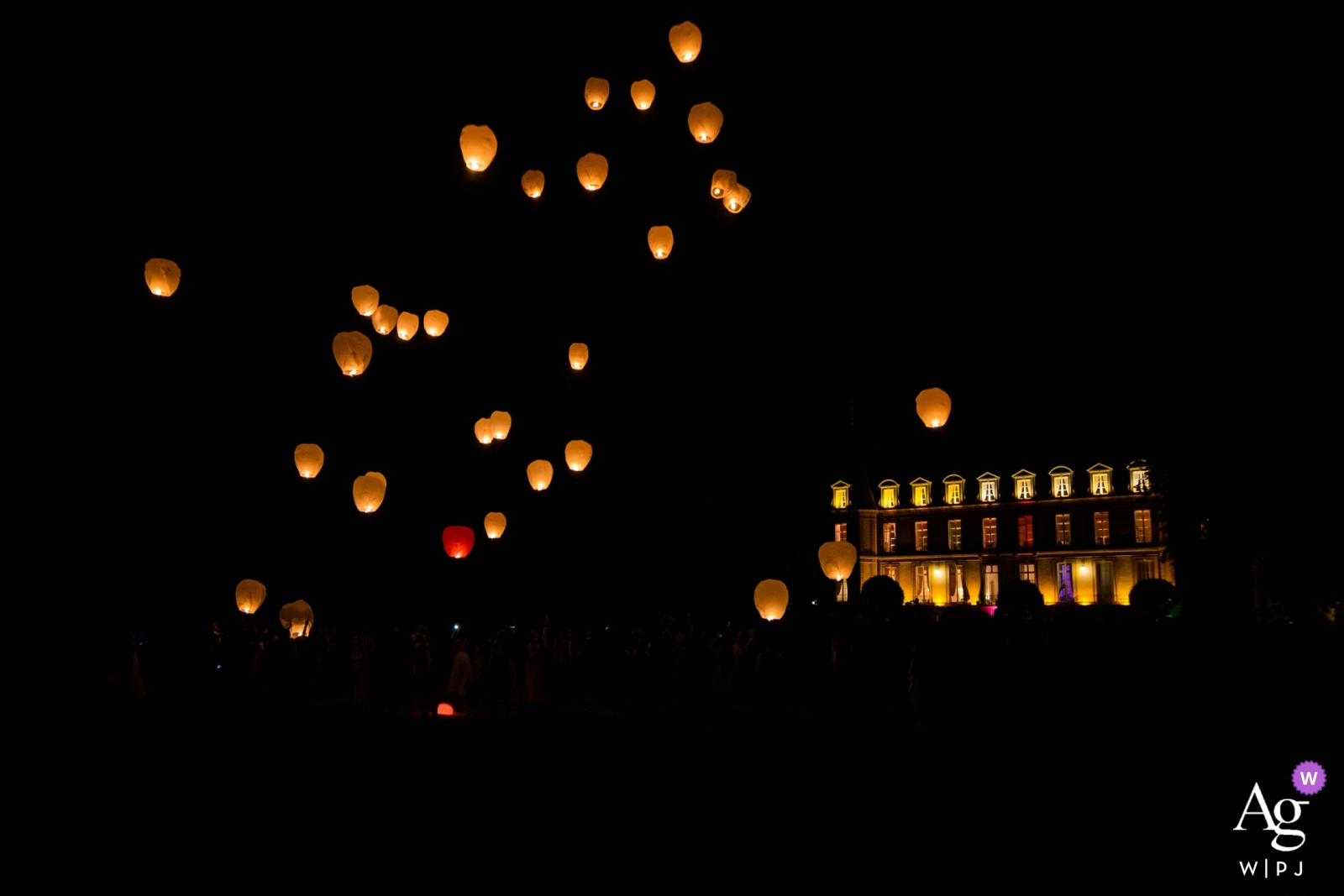 Lugar de recepción de bodas en Île-de-France con fiesta de lanzamiento de Sky Lantern