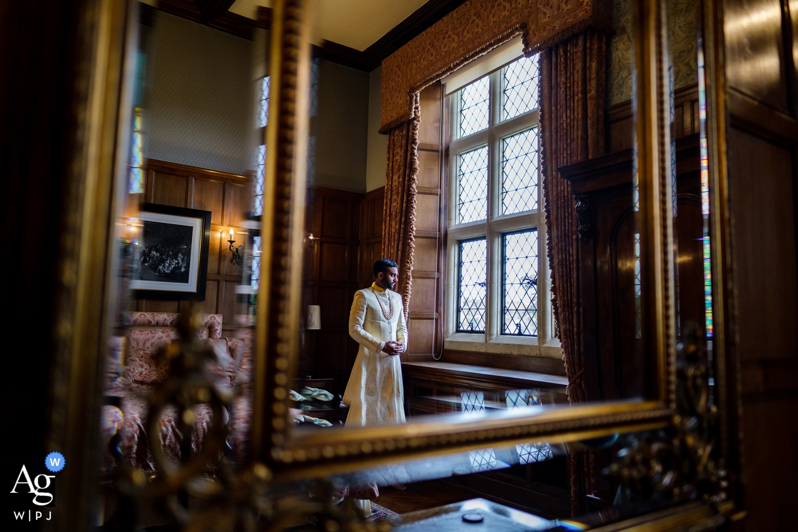 Fotos del lugar de la boda en North Mymms Park Hertfordshire del novio Getting Ready