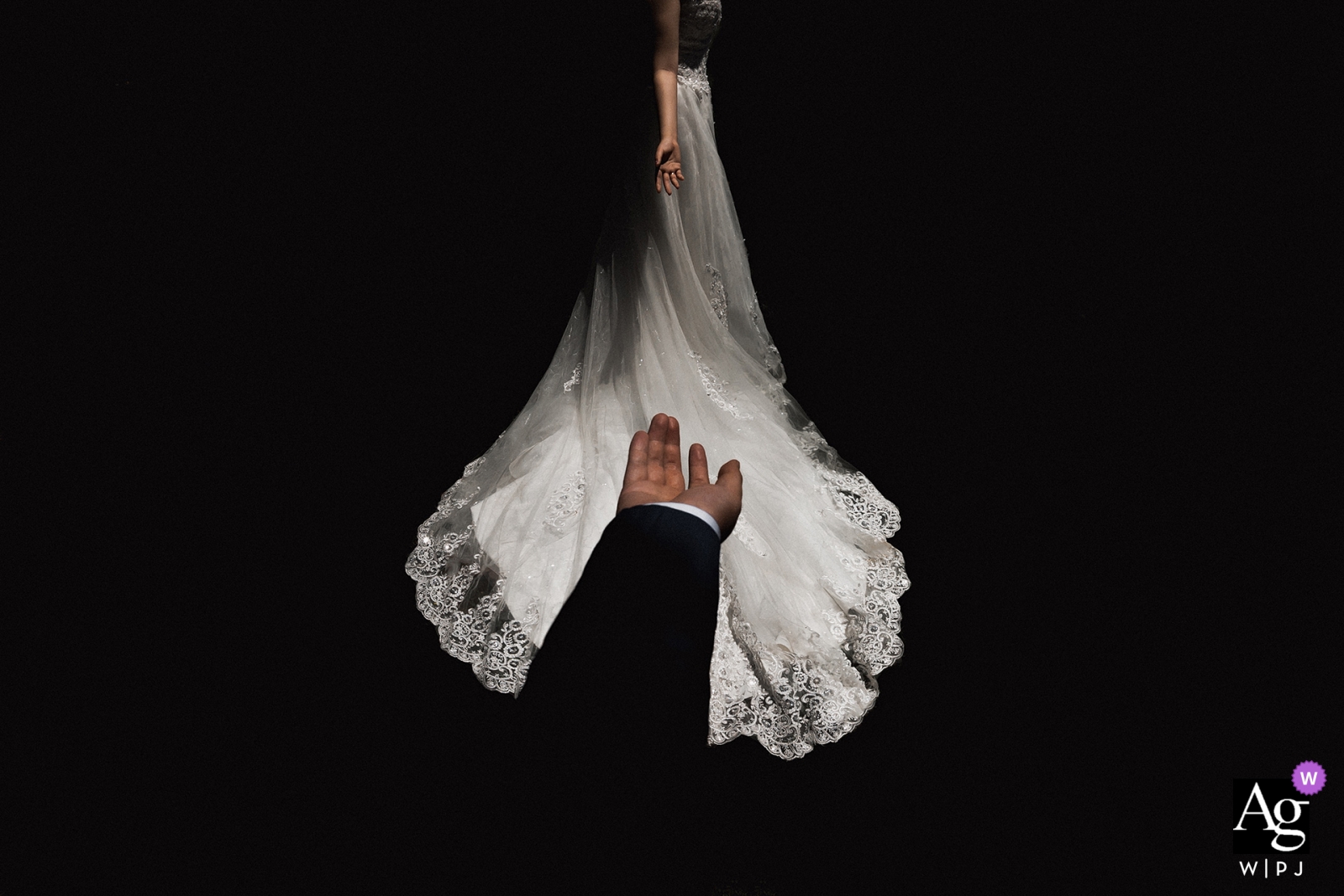 Fujian Hotel Wedding Venue Portrait Session showing the Invite bride to dance Fujian Hotel Wedding Venue Portrait Session - Invite bride to dance