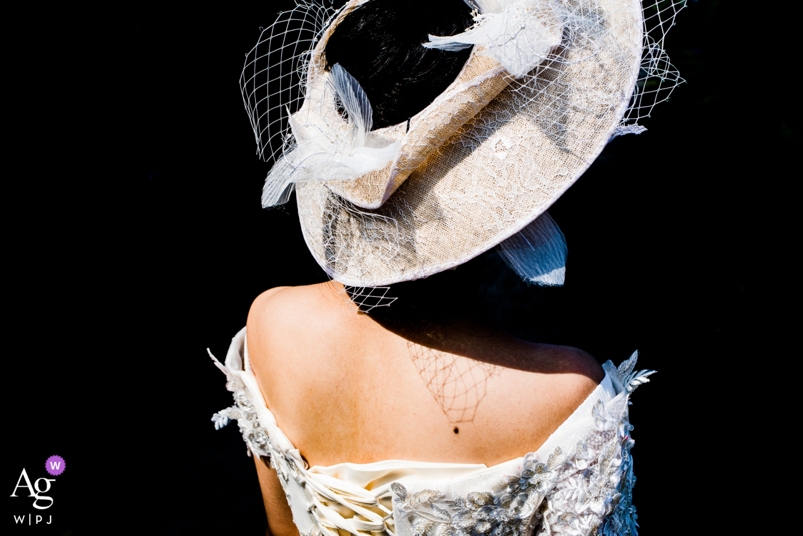 Fotografía de detalle de boda de Zhejiang China - sombrero, vestido y sombras