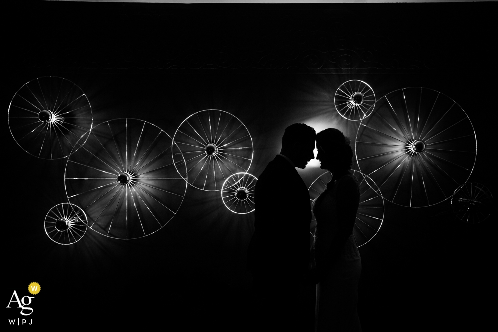 Posed couple portraits at Ponferrada, Spain | Couple silhouettes picture with round shapes 