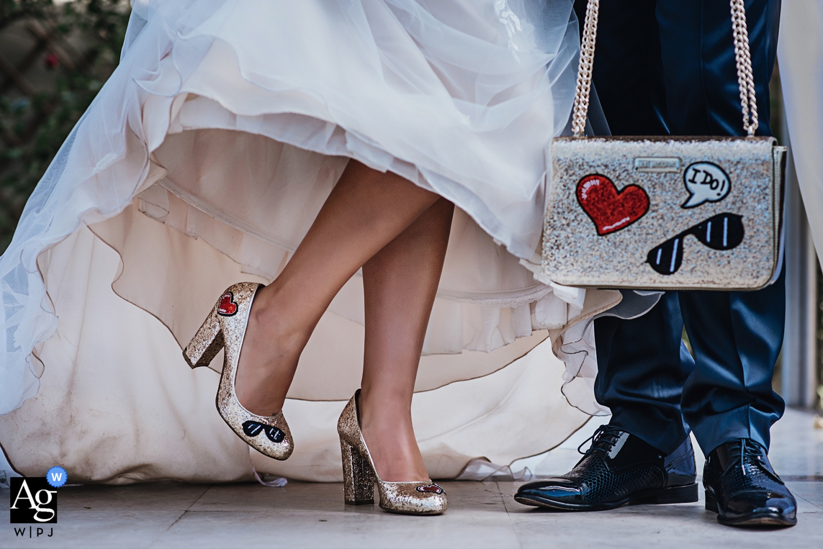 Foto de detalle de matrimonio en Bulgaria - Sí, zapatos y bolso de la novia