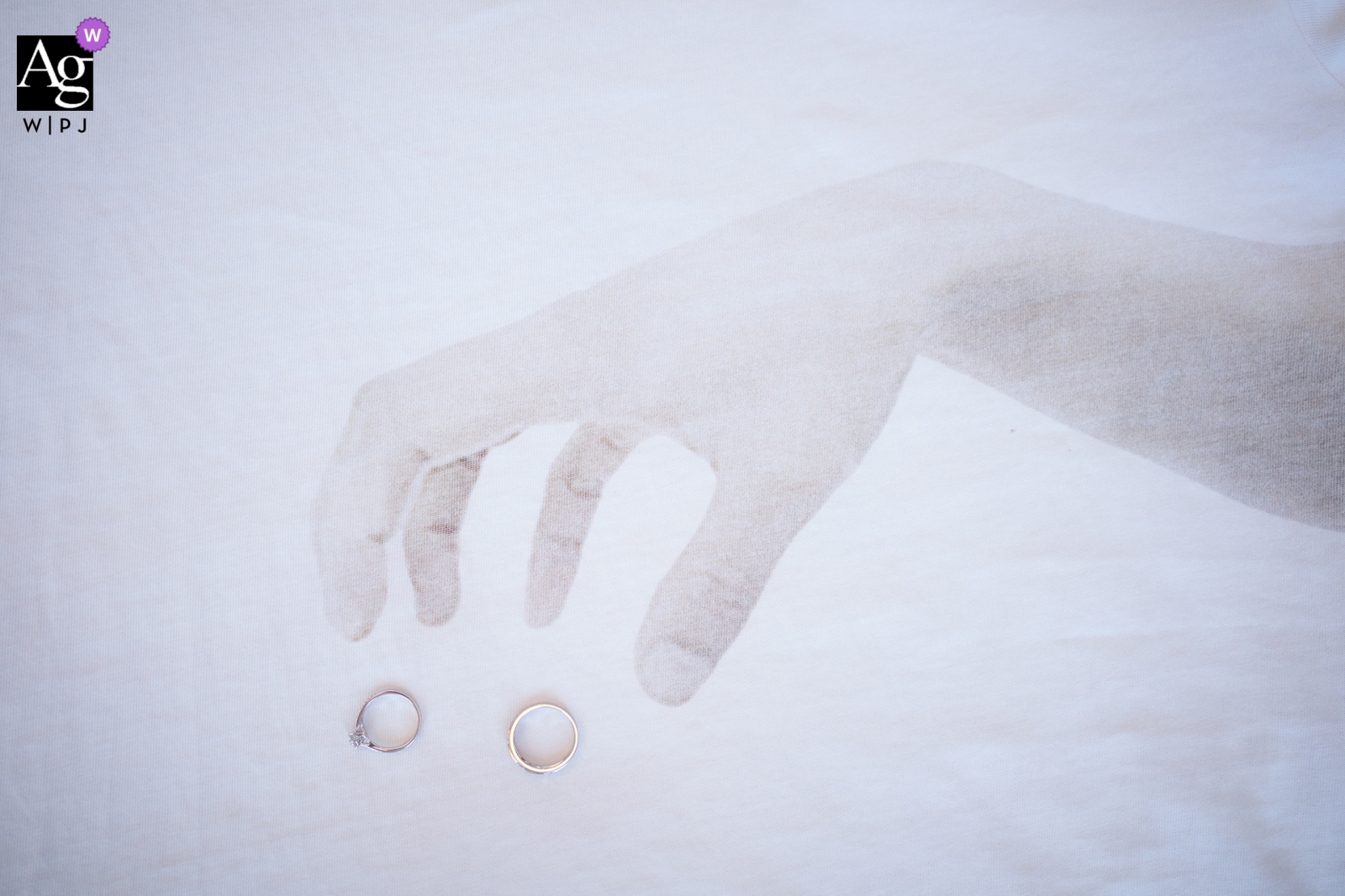 Photo by: <a href="https://www.wpja.com/photos/artistic-wedding-photographers/2569504">Junxin Zeng - Quanzhou Fujian Home photography on the wedding day of the rings