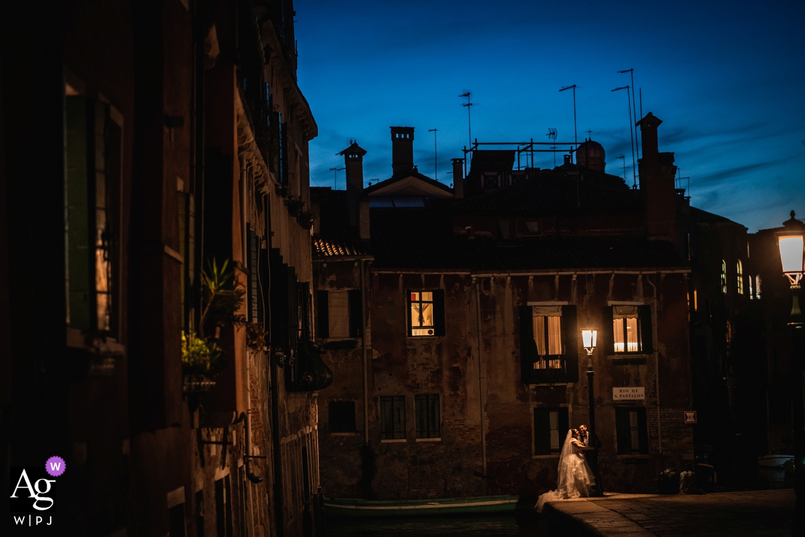 Veneza, itália retrato de casamento do casal | Veneza à noite