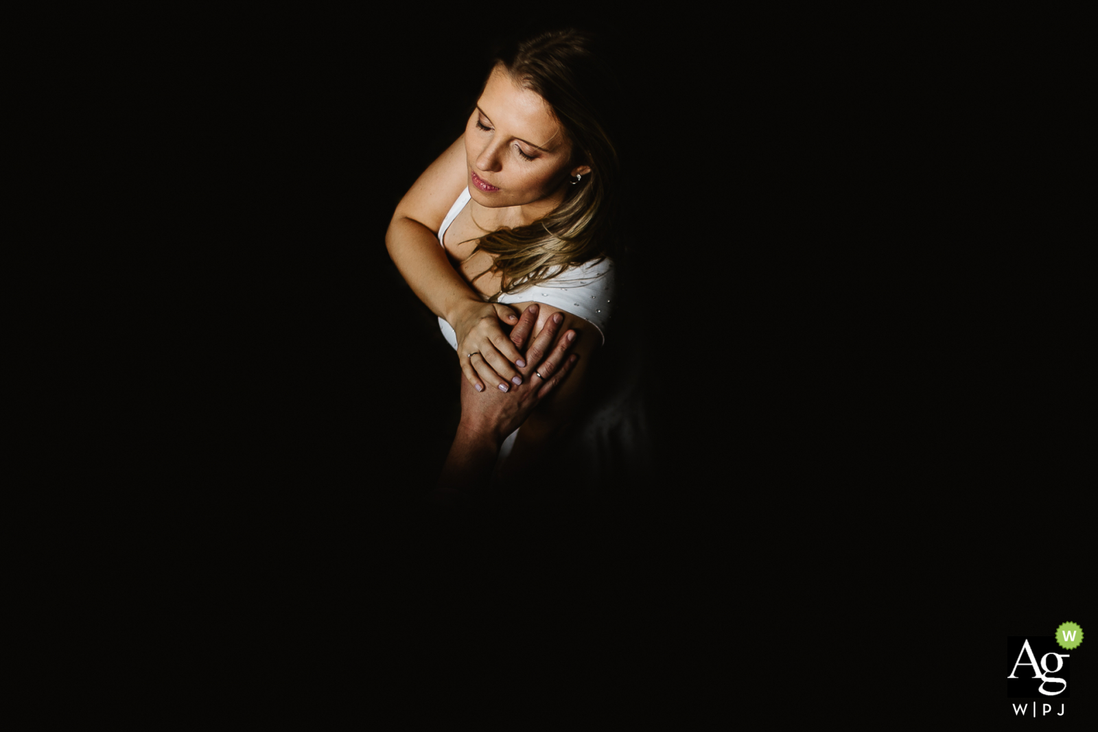 Igreja Matriz de Gramado - RS wedding portrait photo of the bride from above with black background