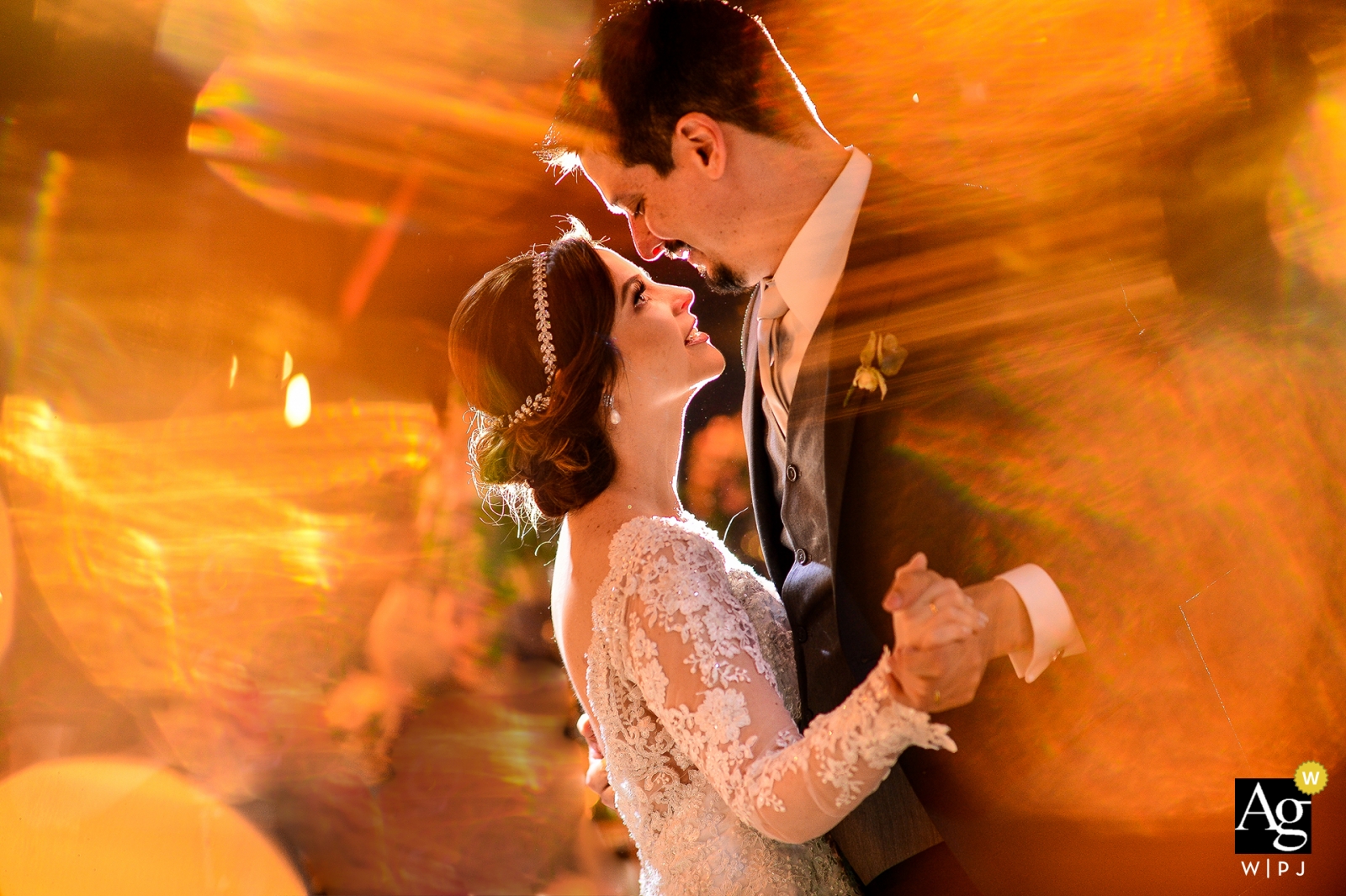 Foto de baile de pareja creativa de Campinas en el día de la boda