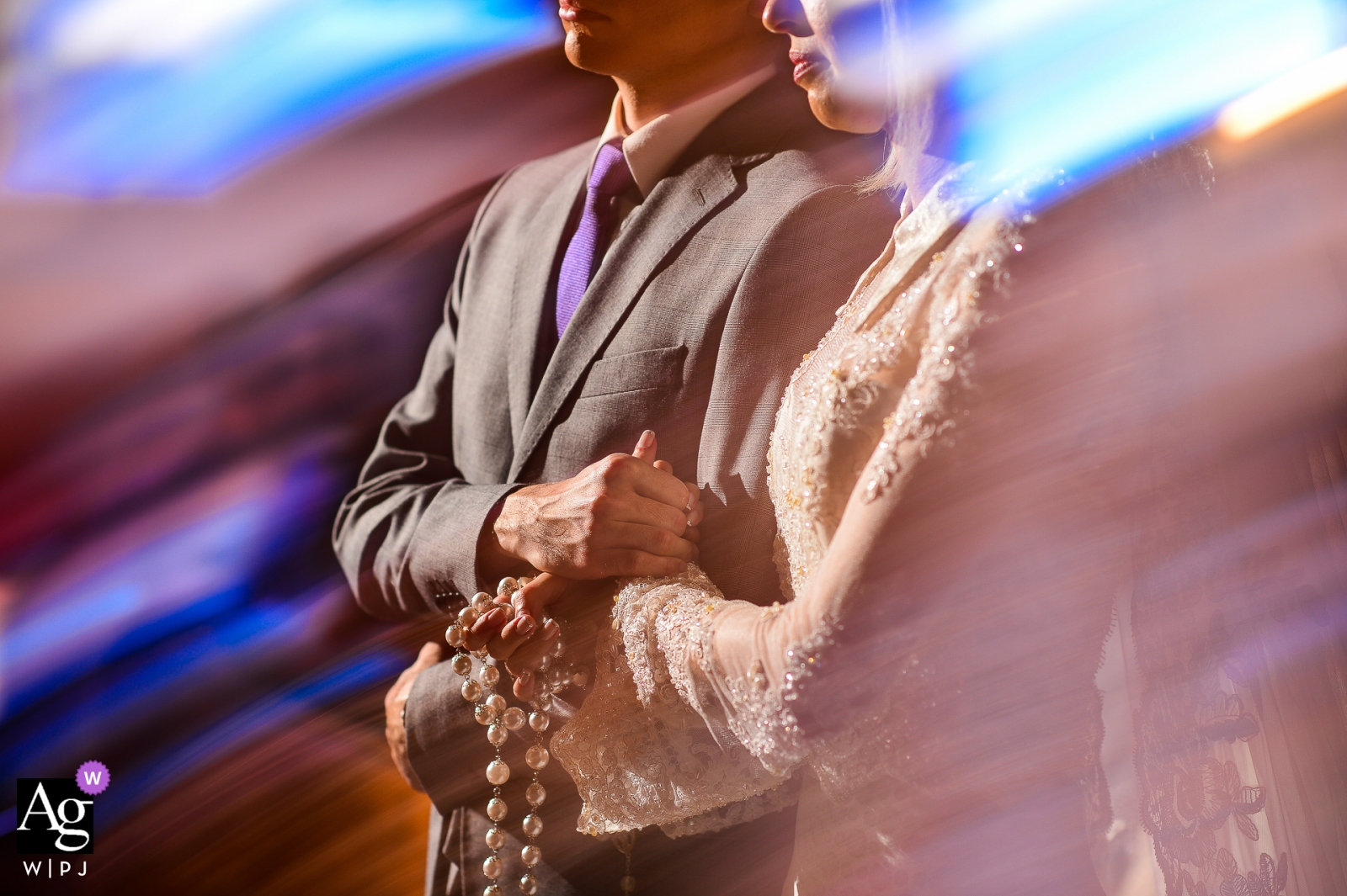 Artistic image of Campinas Couple at the wedding ceremony holding hands | Fine art photography detail Campinas Couple at wedding ceremony | Fine art photography detail