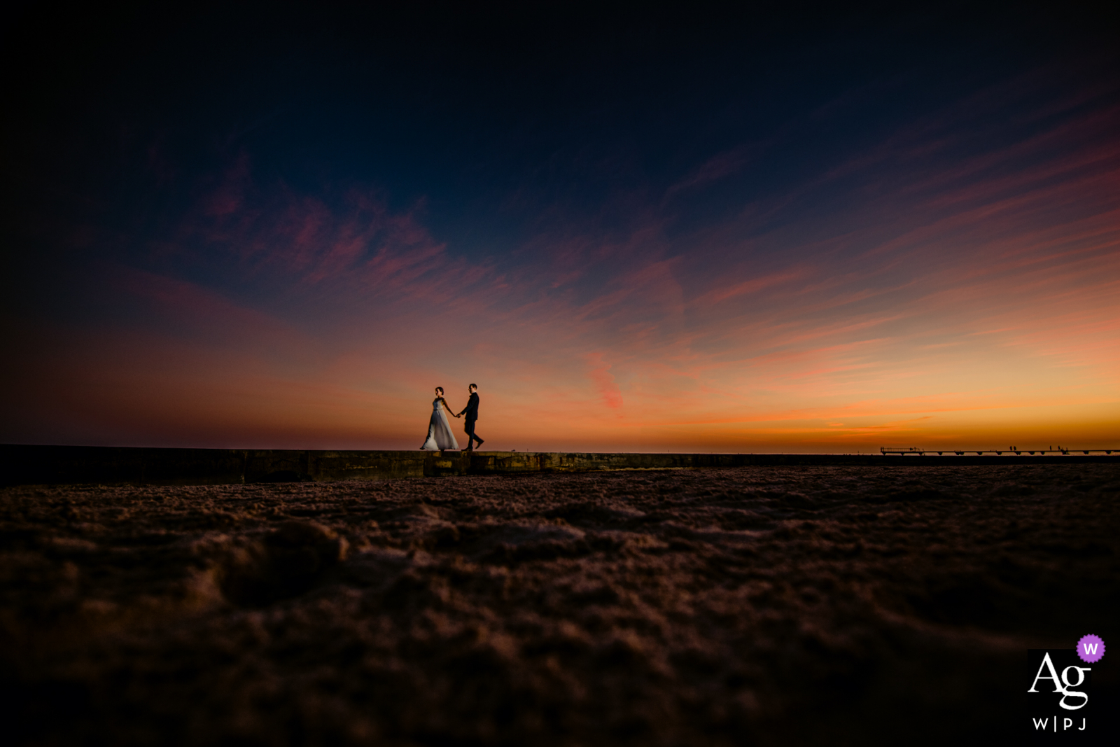 Higgs Beach, Key West, portrait de mariage en Floride | L'un des plus grands attraits pour les couples est le coucher de soleil à Key West. J'ai mis en place le flash, j'ai attendu la rémanence