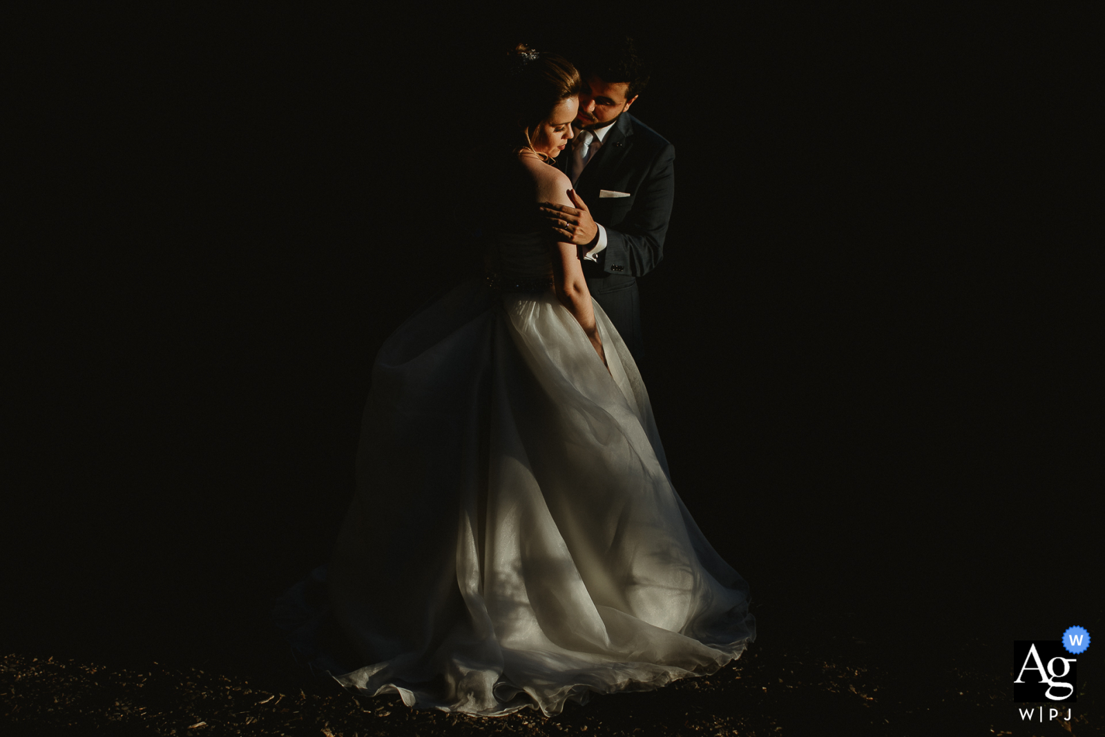 Hotel Ritta Hoppner - Gramado - Brazil	Portrait of the bride and groom at the end of the afternoon with well-marked light