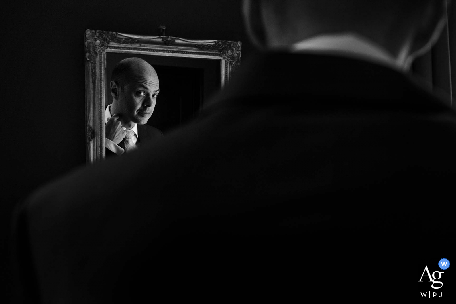 Kasteel Maurick in Vught wedding image of the groom checking himself in the mirror