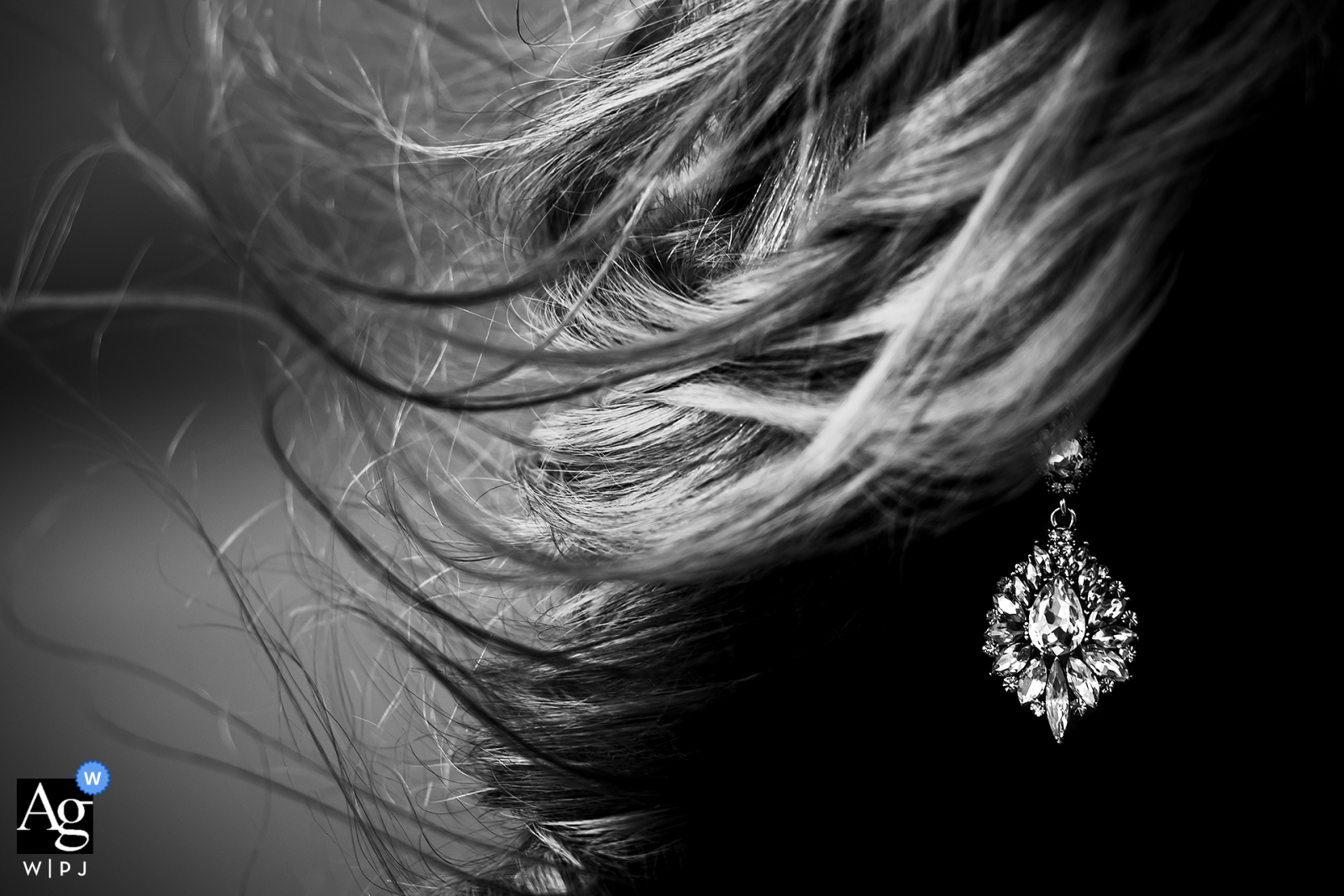 Great Sand Dunes National Park, Mosca, CO boda creativa foto de detalle en blanco y negro del pendiente de la novia