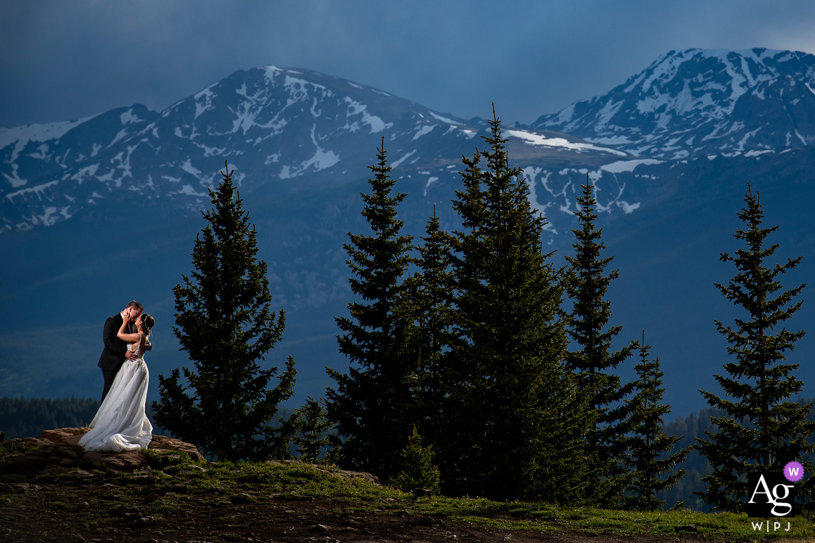 Boulder, Colorado fine art ślub para Portret panny młodej i pana młodego w Górach Skalistych