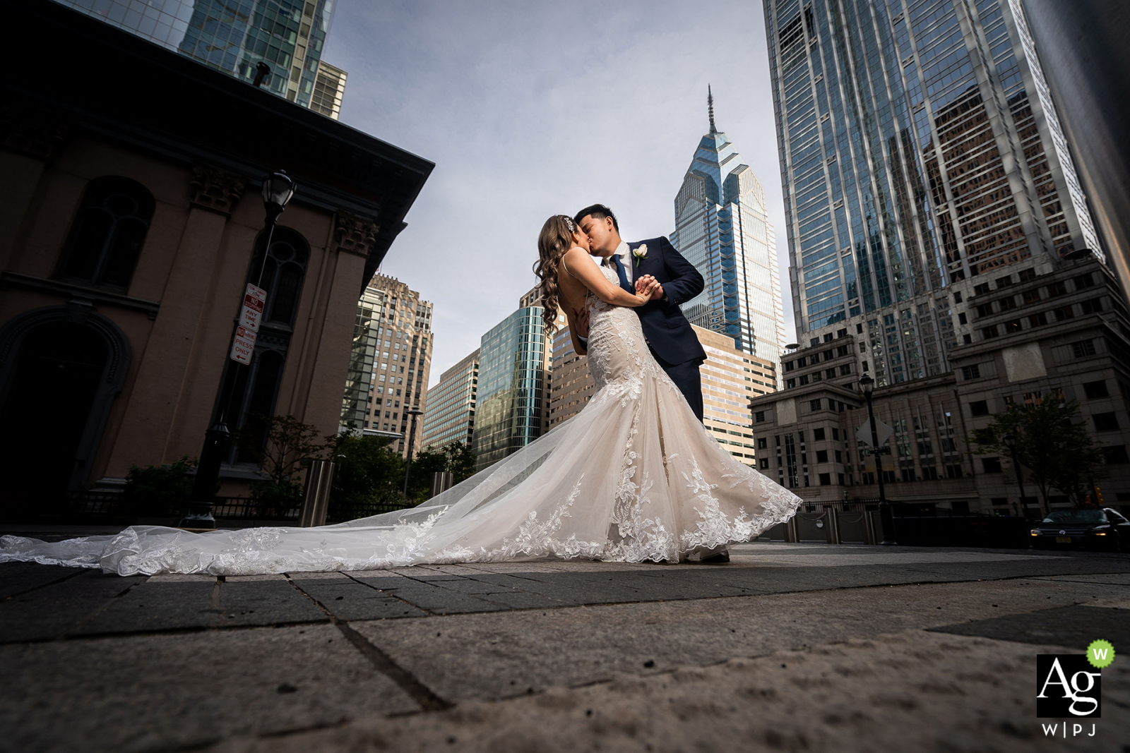 Philadelphia, PA bride and groom wedding portrait session with the city as the backdrop