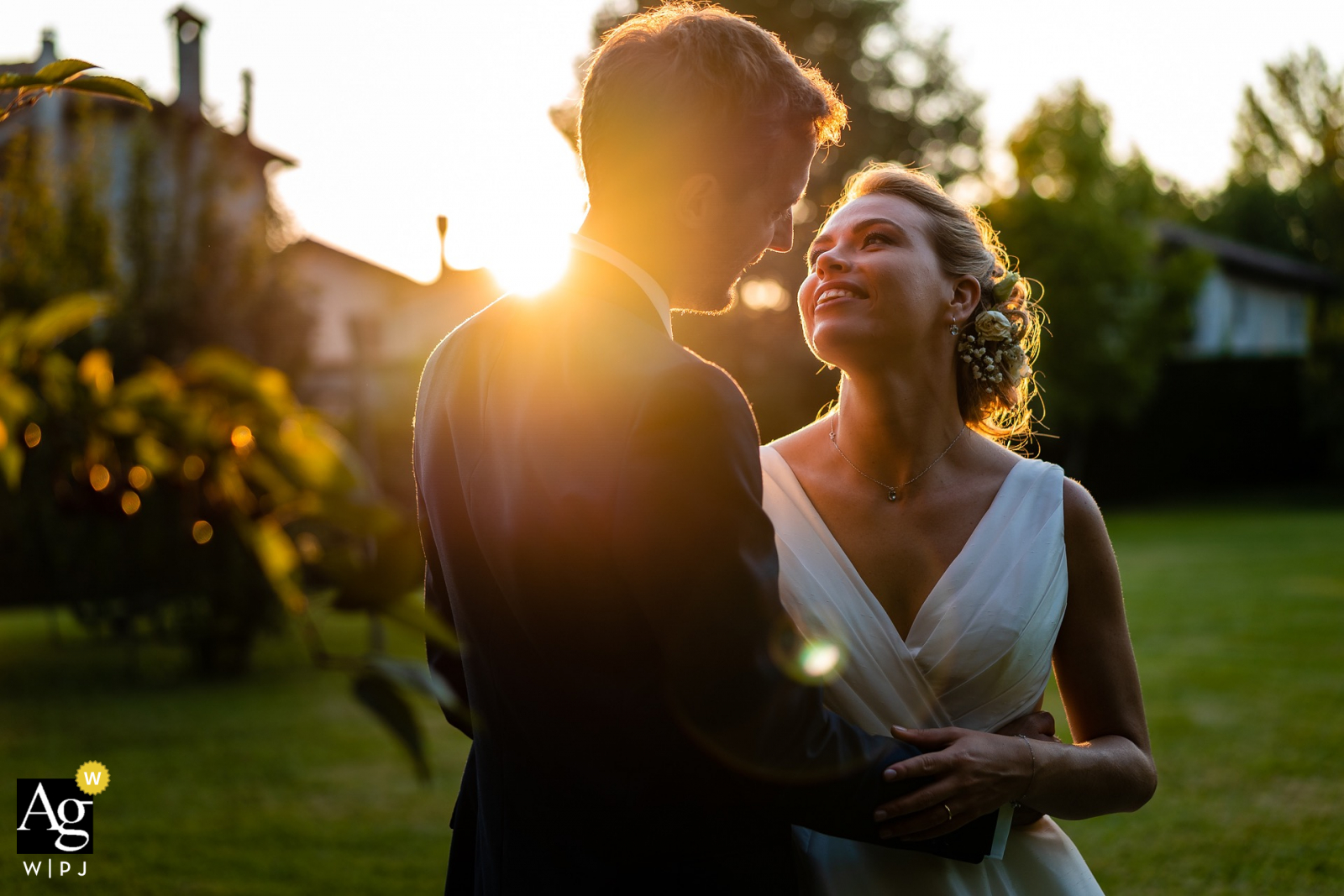 Castello di Strassoldo, Cervignano, Italia creativo retrato de boda con luz solar natural