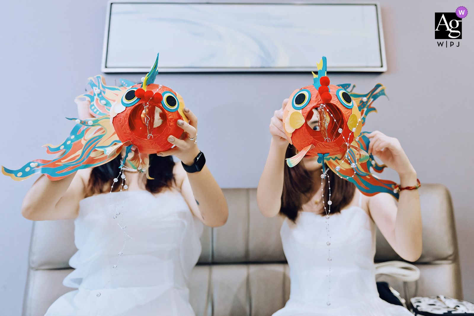 At a hotel in Nanping, Fujian, two women are seated and engaged in the intricate crafting of fish lanterns.