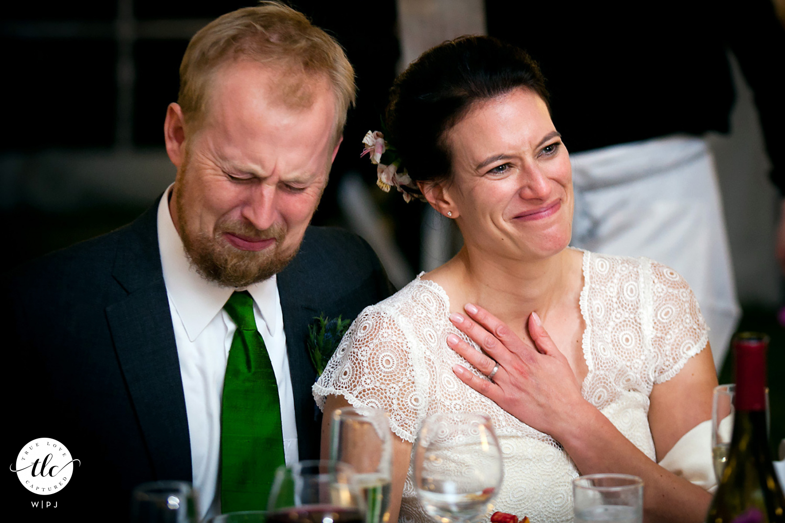 Imagem do casamento em St. Joseph, Michigan, mostrando as emoções da noiva durante um brinde sincero