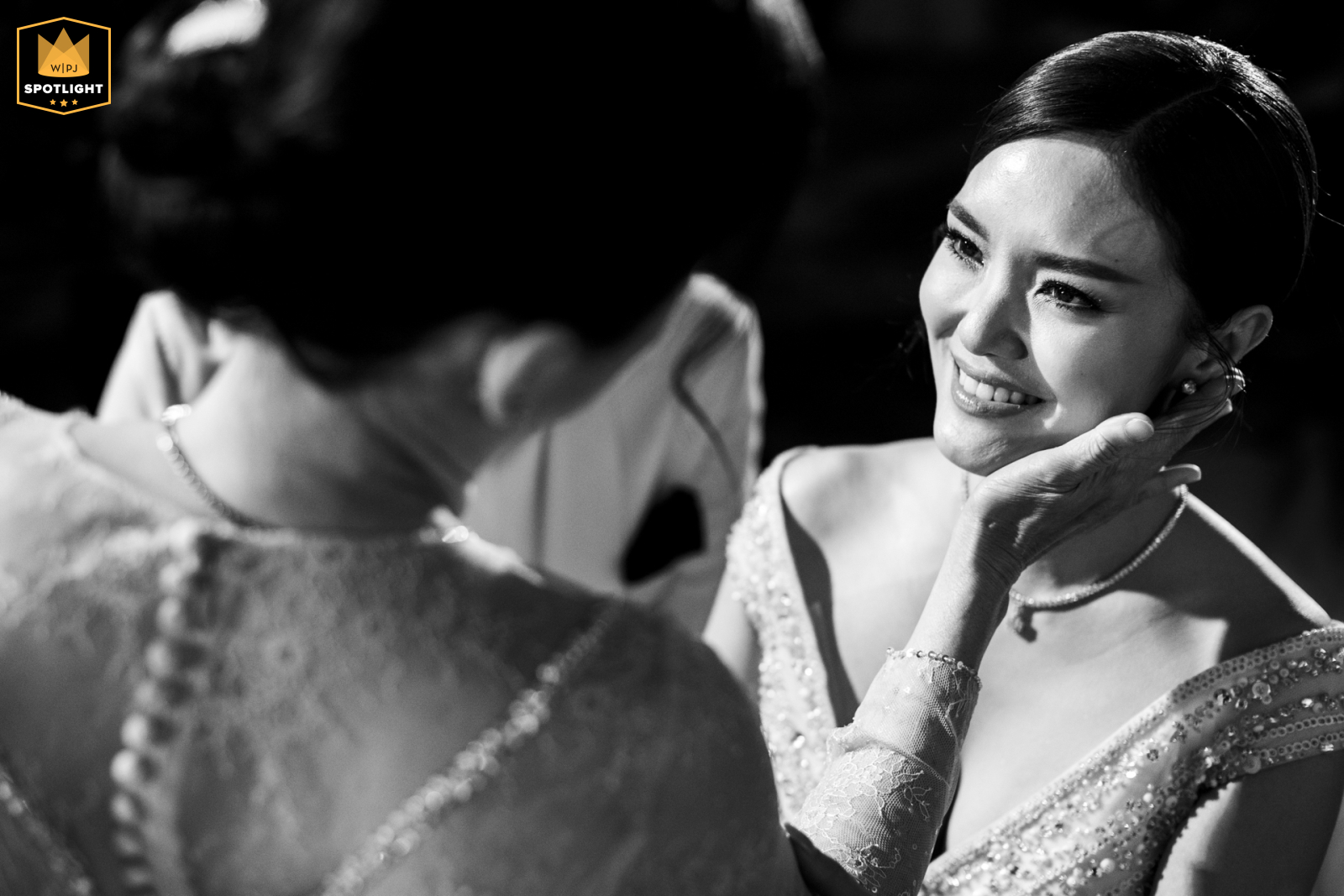 At Grand Hyatt Erawan, a touching black and white moment unfolds as the mother-in-law gently touches the bride’s face. This intimate gesture beautifully captures warmth, acceptance, and the tender bond growing between two families on the wedding day.