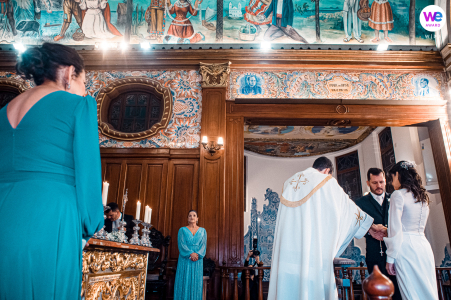 Foto di cerimonia di matrimonio in chiesa religiosa