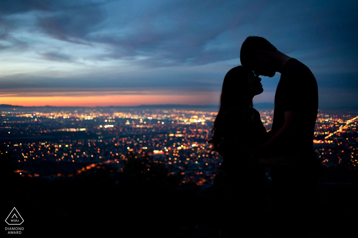 Foto di: <a href="https://www.wpja.com/photos/diamond-award-best-engagement-portrait-photographer/2160481"> Laura Segall - Fotografo di matrimoni negli Stati Uniti </a> Chandler Engagement Portrait Fotografia di Laura Segall