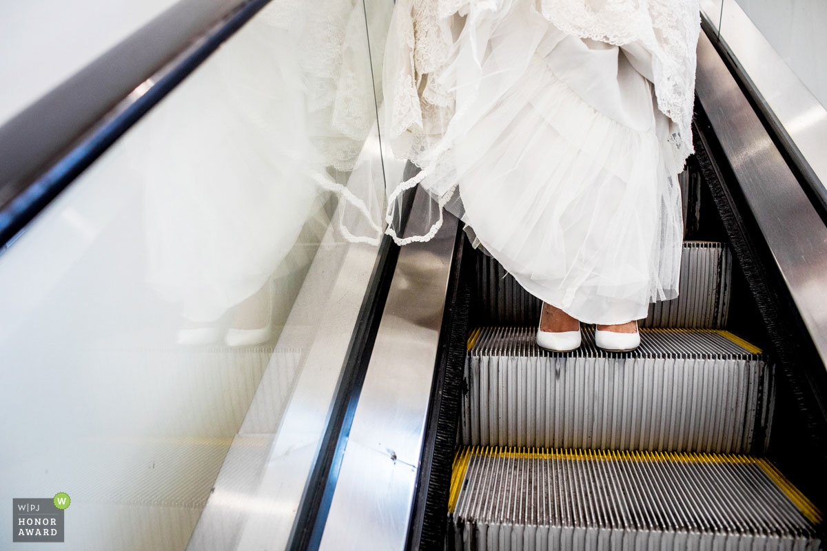 Photo de: <a href="https://www.wpja.com/photos/top-honor-award-documentary-wedding-photographer/2162831"> Allison Williams - photographe de mariage aux États-Unis </a> Allison Williams est une photographe de mariage primée de l'IL WPJA.