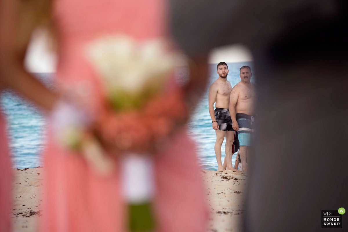 Foto di: <a href="https://www.wpja.com/photos/top-honor-award-documentary-wedding-photographer/2166786"> Laura Segall - Stati Uniti </a> Laura Segall è una premiata fotografa di matrimoni dell'AZ WPJA