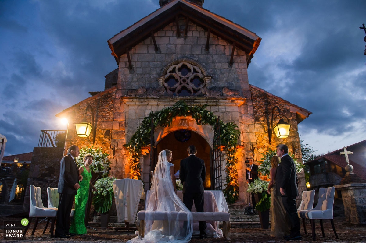 Photo by: <a href="https://www.wpja.com/photos/top-honor-award-documentary-wedding-photographer/2167881">Maik Dobiey - Peru Wedding Photographer</a> Maik Dobiey is an award-winning wedding photographer of the LI WPJA