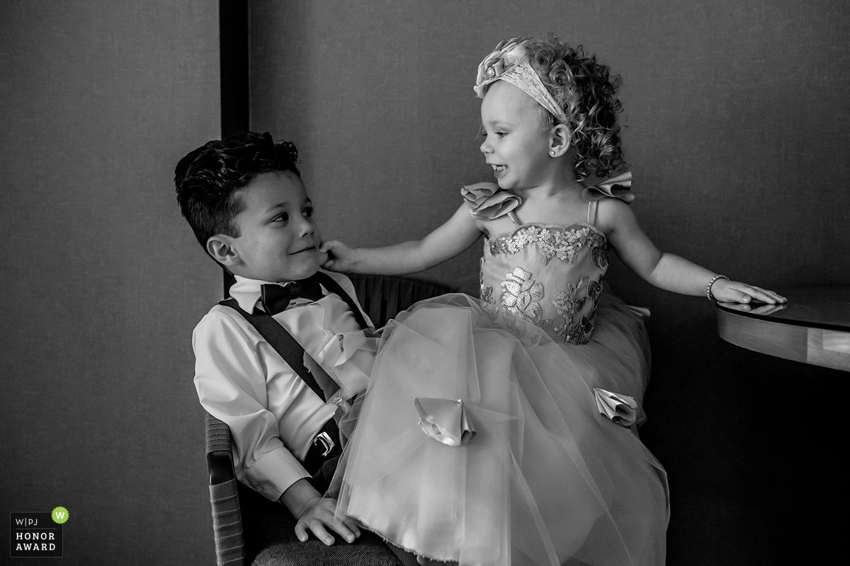 Foto: <a href="https://www.wpja.com/photos/top-honor-award-documentary-wedding-photographer/2165626"> Mari Harsan - Hochzeitsfotograf der Vereinigten Staaten </a> Mari Harsan ist ein preisgekrönter Hochzeitsfotograf der DC WPJA