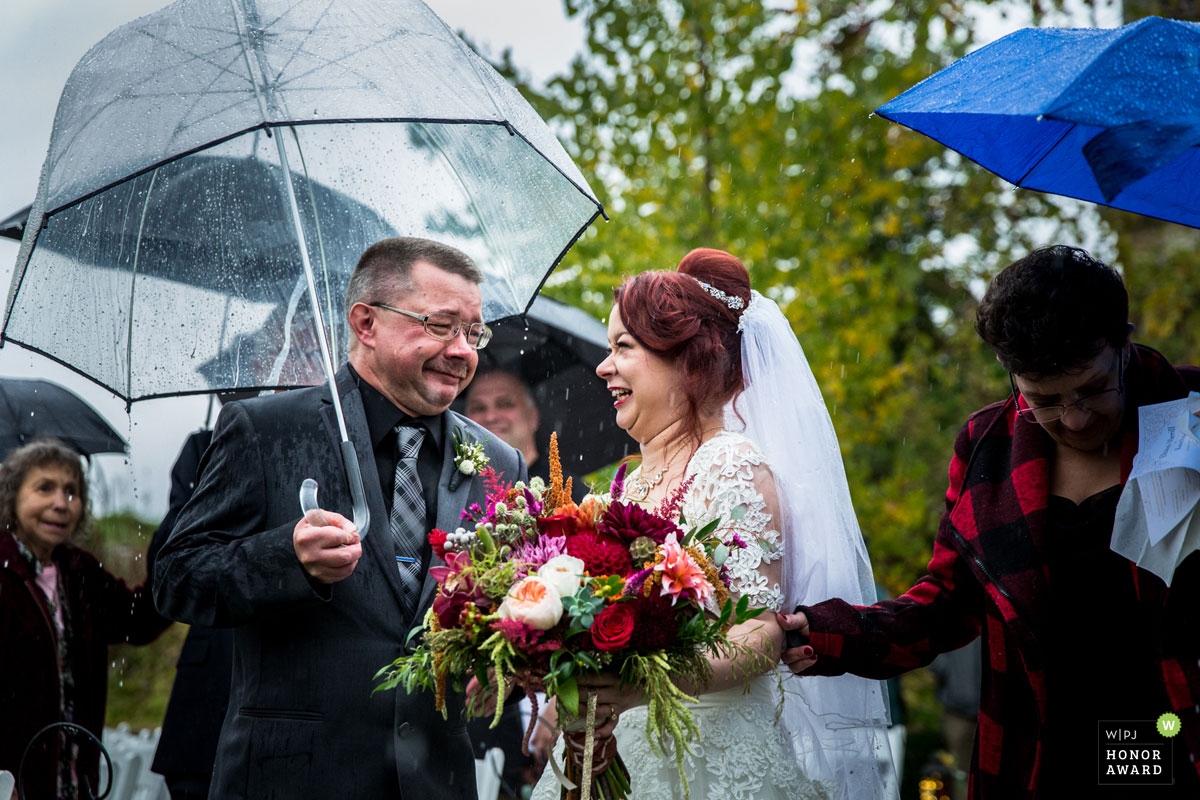 Photo: <a href="https://www.wpja.com/photos/top-honor-award-documentary-wedding-photographer/2163576"> Penny McCoy - Photographe de mariage aux États-Unis </a> Penny McCoy est une photographe de mariage primée du MN WPJA