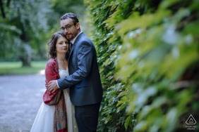Enveloped by greenery and silence in Vácrátót, the couple stands close to one another, finding a sense of strength and calm in each other’s presence during their outdoor session.