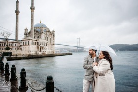 This pre-wedding session in Ortaköy, Istanbul, Turkiye, captures a couple’s deep connection near the water.