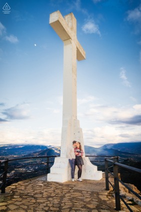 Against the dramatic backdrop of the Castillo de Santa Catalina in Jaén, Spain, the couple celebrate their upcoming marriage with a sophisticated and beautiful Spanish engagement portrait session.