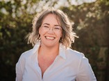 Lifestyle portrait of Rheinland-Pfalz wedding photographer Stephanie Schneider-Kieslich of Germany