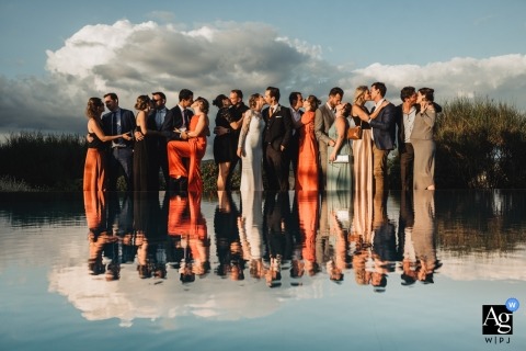 wedding group photo of the couples kissing Podere Ferranesi, Crete Senesi wedding group photo of the couples kissing