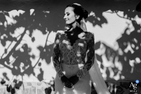 Canakkale-Aqua Hall Wedding Pictures - Bride Portrait with Shadow and Light 