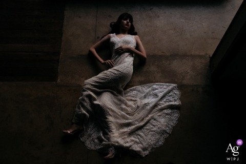 Brazil artistic wedding photography from Covadonga of the bride posing for a portrait