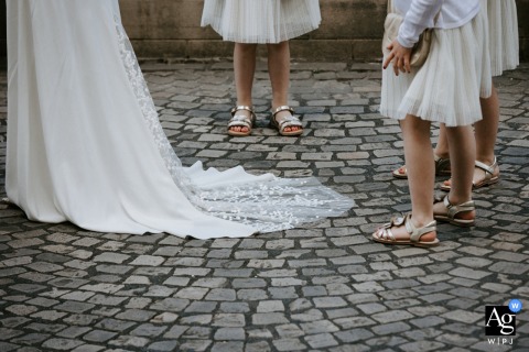 Elodie Ruelleux Dagorne is an artistic wedding photographer for 