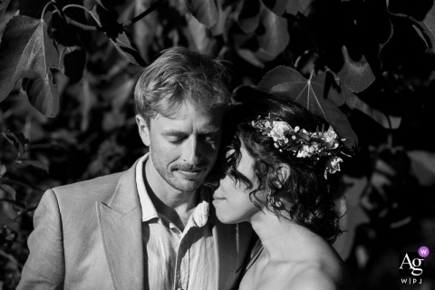 Couple enjoys sunset afternoon light at Agriturismo Casetta delle Erbe, eyes closed, dreaming about their future.