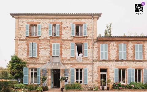 On A Lush Estate In Tarn, France, The Picture Features Verdant Grounds And A Sense Of Occasion Surrounded By Nature On a lush estate in Tarn, France, the bride is featured amidst sprawling grounds, with verdant landscapes enhancing her portrait and the sense of occasion.