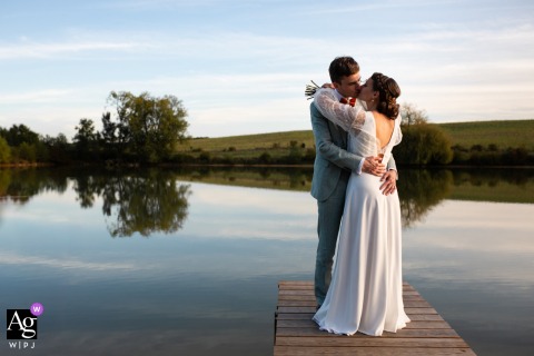   Domaine d'Augléone in Barran, Gers, sets the stage for a surreal-inspired composition, where the couple’s connection is highlighted within a dream-like outdoor environment.
